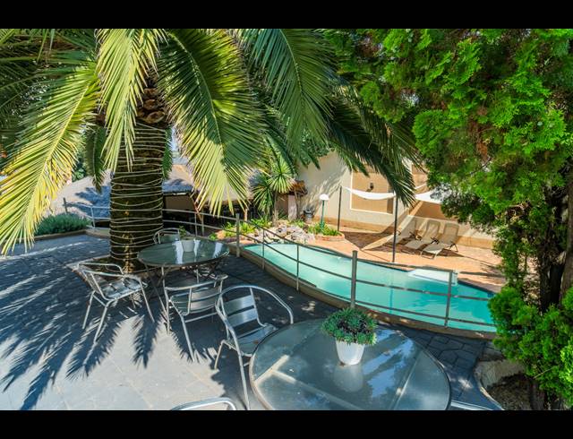 2,670M² LODGE FOR SALE IN WINCHESTER HILLS